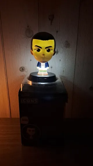 Lampara once (Eleven) Light Stranger Things