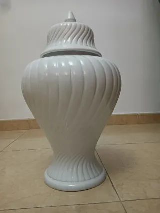 Jarrón blanco vintage estilo bombonera