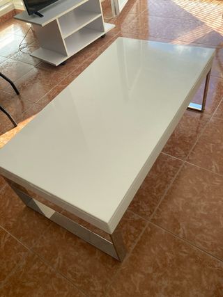 Mesa de tresillo blanca.