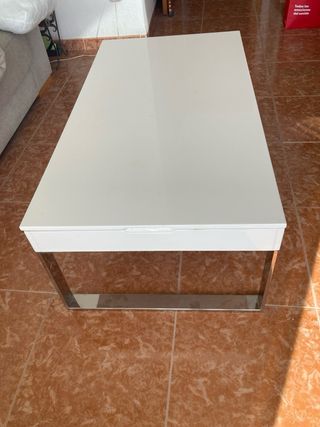 Mesa de tresillo blanca.