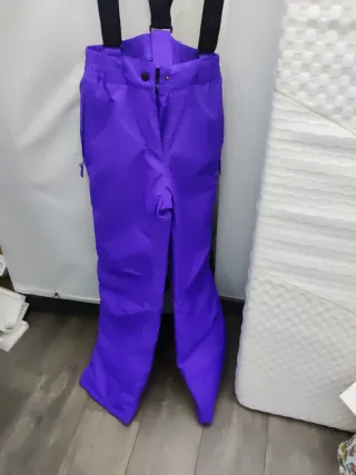 Pantalón de esquí morado con tirantes
