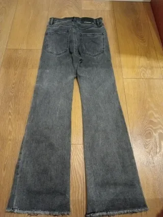 Pantalón Stradivarius gris campana mujer