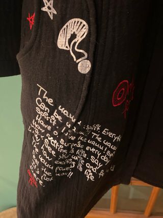 Abrigo Desigual Negro Bordado