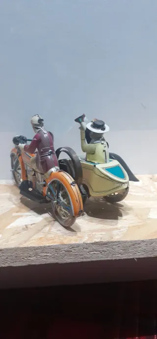 Moto con sidecar de hojalata años 50