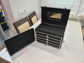 Baúl vintage metal marrón y plata