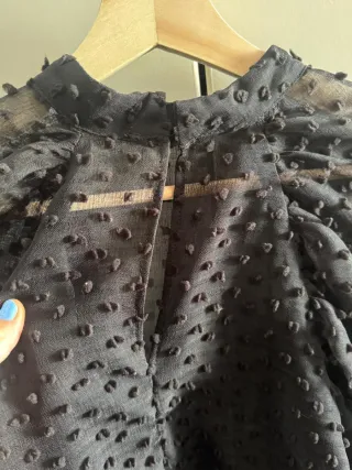 Blusa negra transparente mangas abullonadas