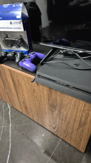 PS4 1TB + 3 Mandos Dualshock 4