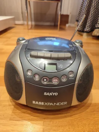 Radio Cassette Sanyo Bass Xpander