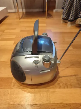 Radio Cassette Sanyo Bass Xpander