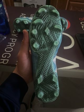 Botas de fútbol Puma azules y verde azulado
