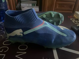 Botas de fútbol Puma azules y verde azulado