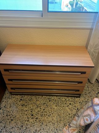 Cajonera de madera y metal