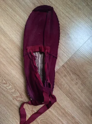 Alpargatas granates con lazos