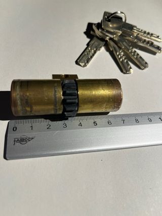 Cilindro seguridad latón 65mm lateral