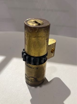 Cilindro seguridad latón 65mm lateral