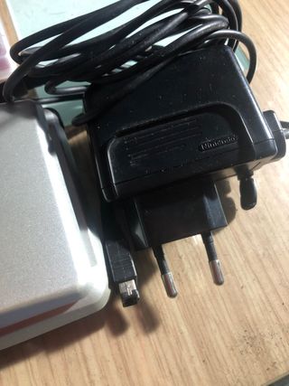 Nintendo DS Fat + cargador original.