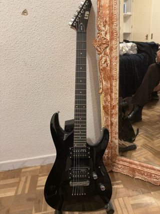 Guitarra Eléctrica Negra LTD