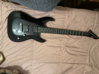 Guitarra Eléctrica Negra LTD