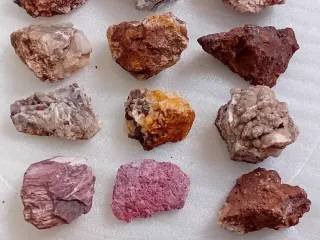 Lotto 21 Minerali Autentici. Probabilmente da Almería