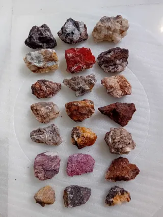Lotto 21 Minerali Autentici. Probabilmente da Almería