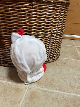 Bebé Llorón con traje de fresa