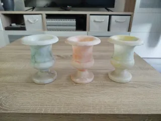 Jarrón de alabastro tallado a mano