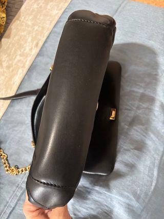 Bolso bandolera negro acolchado
