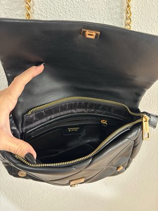 Bolso bandolera negro acolchado