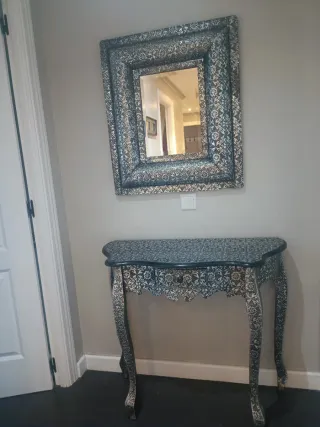 Cómoda de metal y madera