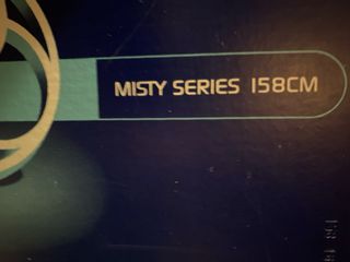 Snowboard con fijaciones