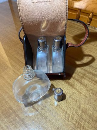 Portabottiglie in pelle italiana con 3 bottiglie in vetro