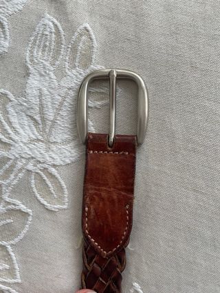 Cinturón de piel trenzado marrón