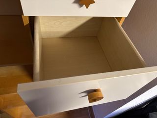 Estantería de madera con 2 cajones