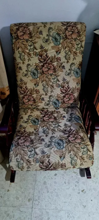 Butaca tapizada floral