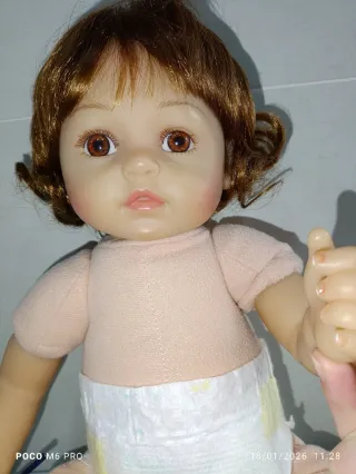 Muñeca bebé con accesorios y ropa