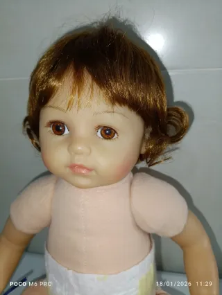 Muñeca bebé con accesorios y ropa