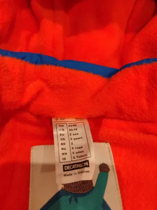 Buzo de esquiar azul y naranja en perfecto esad.