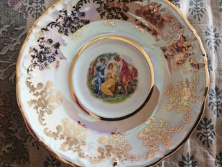 Tazas y platillos de porcelana dorada