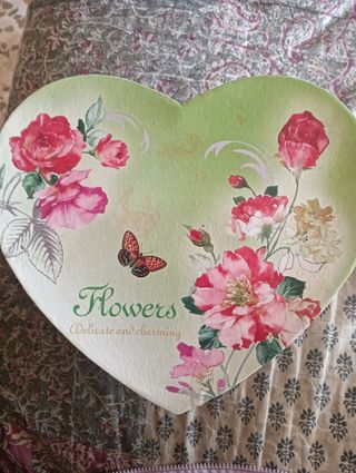 Tazas y platillos de porcelana dorada