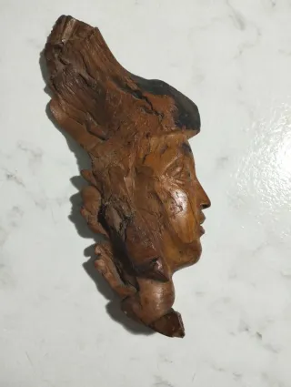 Scultura in legno da appendere