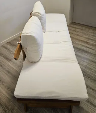 Sofá de madera y tela para exterior