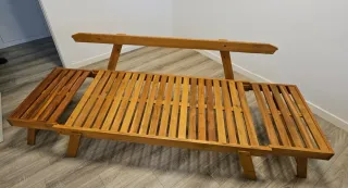 Sofá de madera y tela para exterior