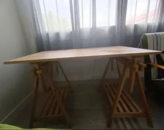 Mesa escritorio con caballetes