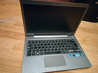 Samsung NP530U3B Piezas