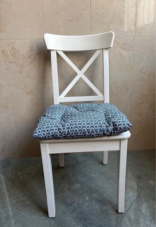 Silla Blanca Ikea Madera Mod. INGOLF + cojín azul