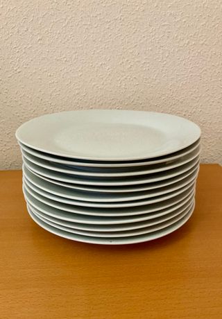 5€ por conjunto de 12 platos llanos
