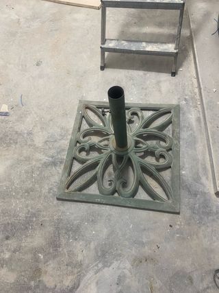 Pie de sombrilla de forja verde