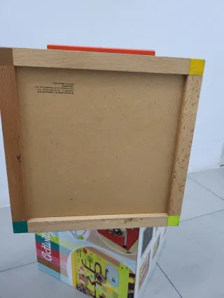 Cubo de actividades de madera