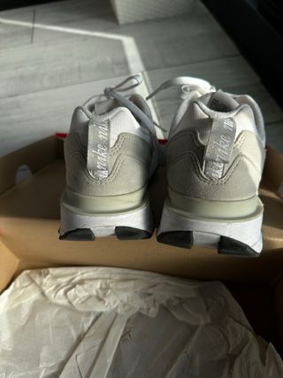 Nike Air Max Dawn Blanco Beige y lila