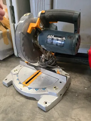 Sierra de madera ingletadora Ryobi